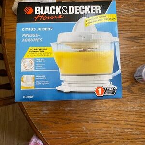 Black & Decker Citrus Juicer - White with Yellow Accents